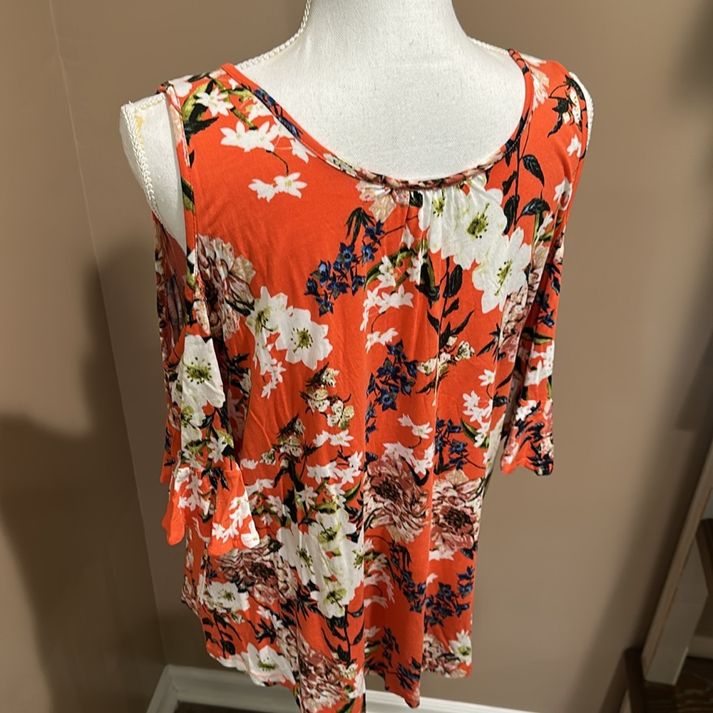 VENUS Floral Print Cold Shoulder Top - Picture 5 of 12